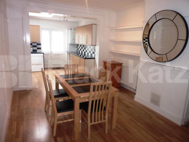 			NEW INSTRUCTION!, 4 Bedroom, 1 bath, 1 reception Flat			 Biddestone Road, HOLLOWAY